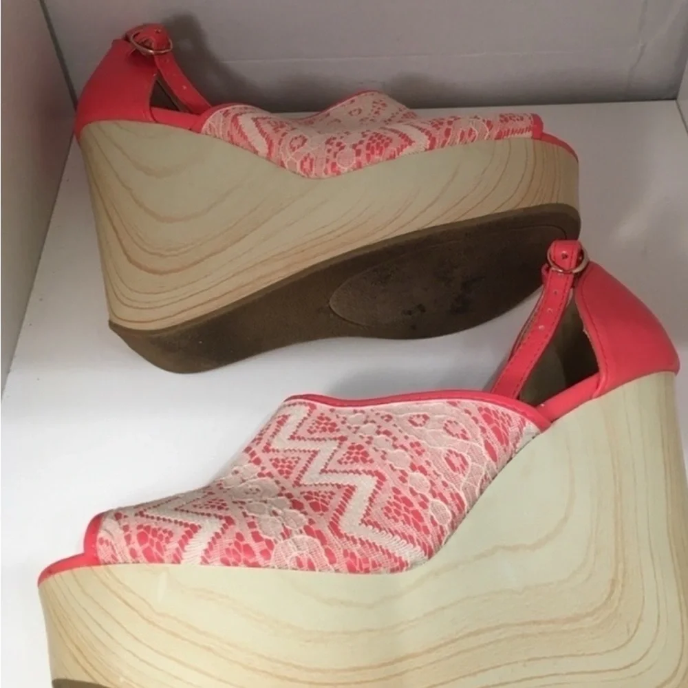 Shoe Dazzle  Coral Lace Peep-Toe Wedge Sandals Size  9 SB-BA